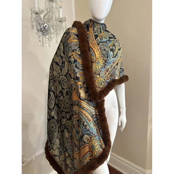 NEW OVERSIZED PAISLEY PRINT WRAP WITH REX RABBIT FUR TRIM - Brown - Picture 4 of 7